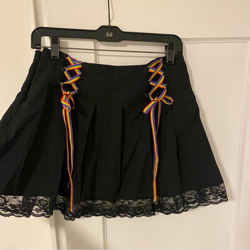 NWOT - Black pleated miniskirt with lace up rainbow ribbon and lace trim - L